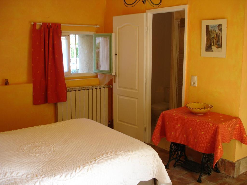 Hotel Domaine De La Grange Neuve La Roque-sur-Pernes Pokój zdjęcie